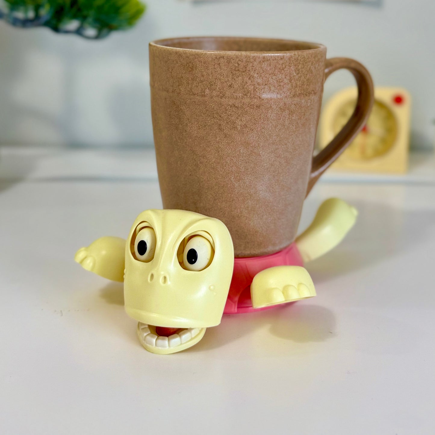 MISTER SHELL™ – Panicked Turtle Mug Holder