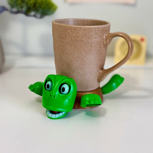MISTER SHELL™ – Panicked Turtle Mug Holder